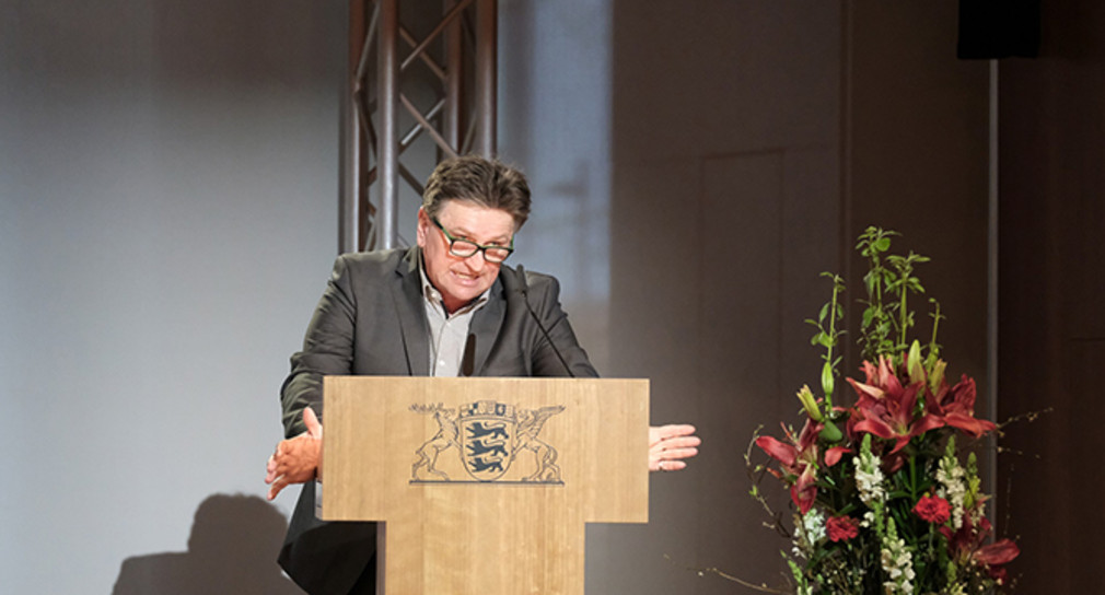 Sozial- und Integrationsminister Manne Lucha hält eine Rede in der Landesvertretung Baden-Württemberg in Berlin
