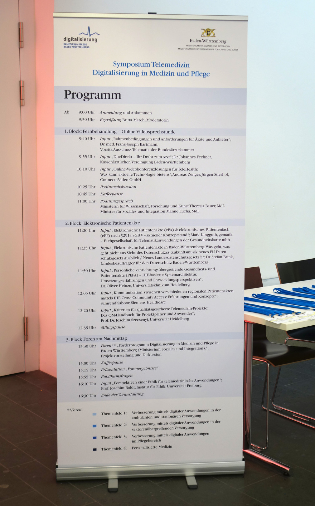 Aufsteller mit Programm des Symposiums „Telemedizin - Digitalisierung in Medizin und Pflege“ am 5. März 2018 im Hospitalhof Stuttgart