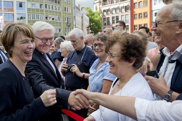 ANTRITTSBESUCH Bundespräsident Steinmeier in Baden-Württemberg Stuttgart, Rathaus: Elke Büdenbender (l.) und Bundespräsident Frank-Walter Steinmeier (2.v.l.)