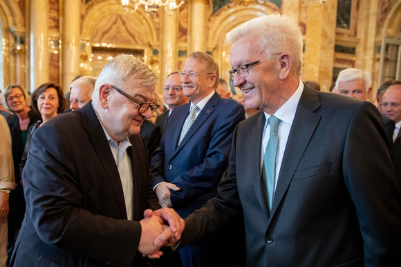 Empfang 70. Geburtstag von Ministerpräsident Winfried Kretschmann Ministerpräsident Winfried Kretschmann (r.) und Außenminister a.D. Joschka Fischer (l.)