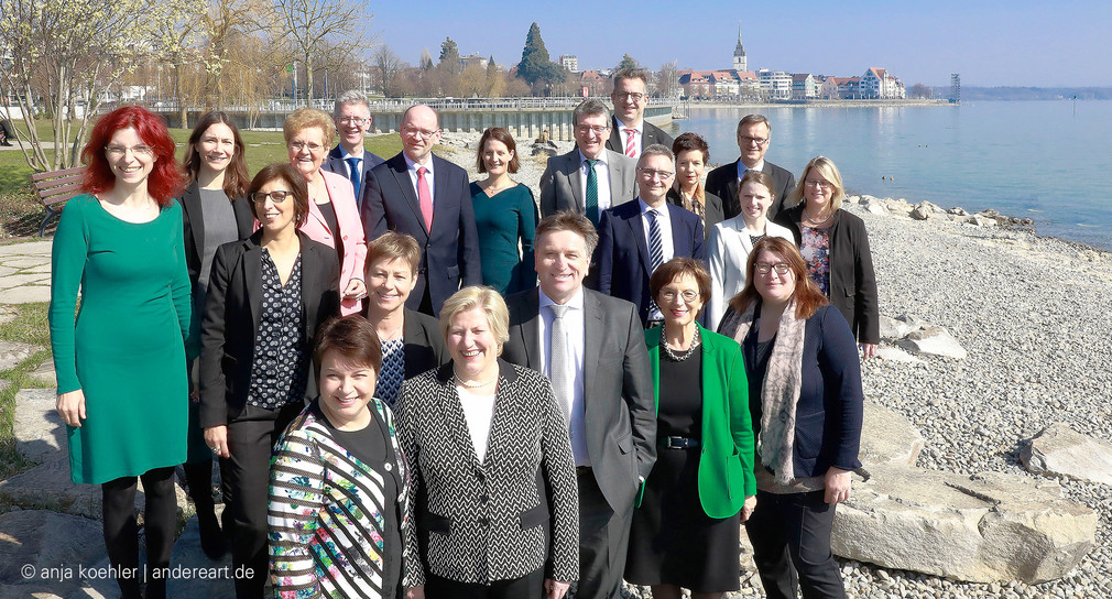 Gruppenbild der Teilnehmenden der 12. Integrationsministerkonferenz 2017 in Friedrichshafen