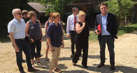 Minister Lucha besucht den Waldeckhof des Göppinger Sozialunternehmens SAB (Staufen Arbeits- und Beschäftigungsförderung gGmbH)