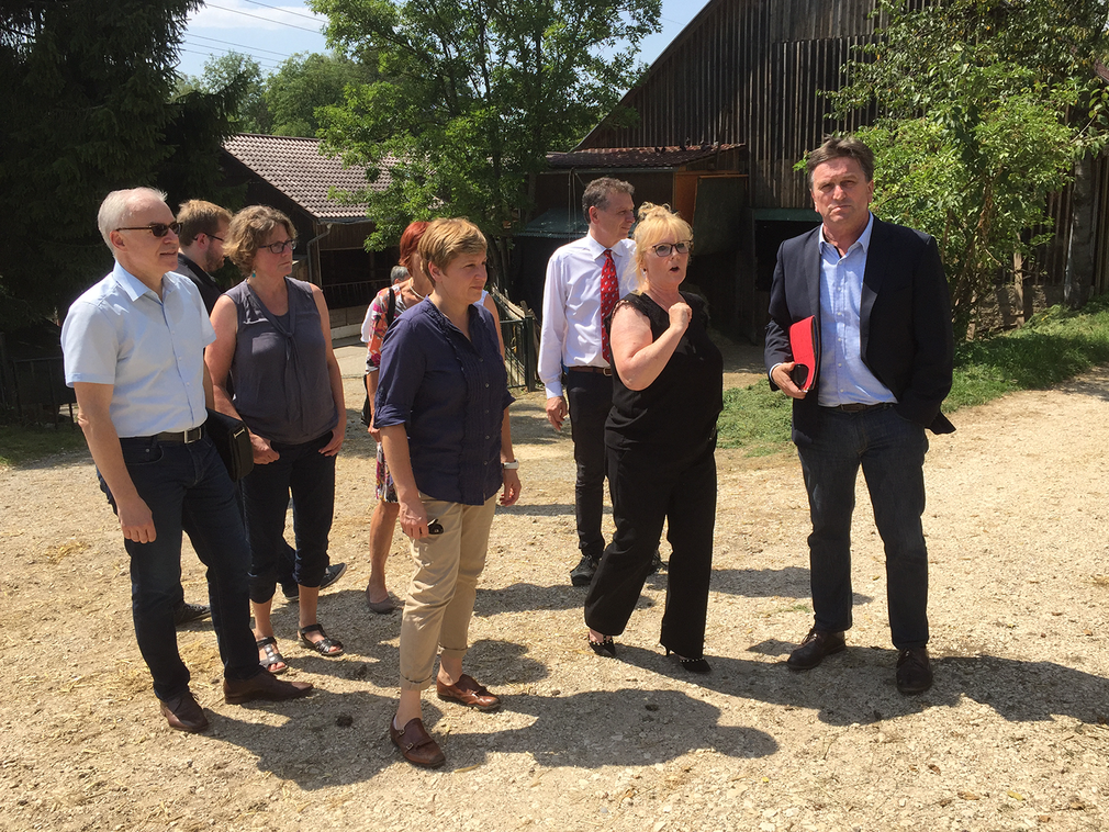 Minister Lucha besucht den Waldeckhof des Göppinger Sozialunternehmens SAB (Staufen Arbeits- und Beschäftigungsförderung gGmbH)