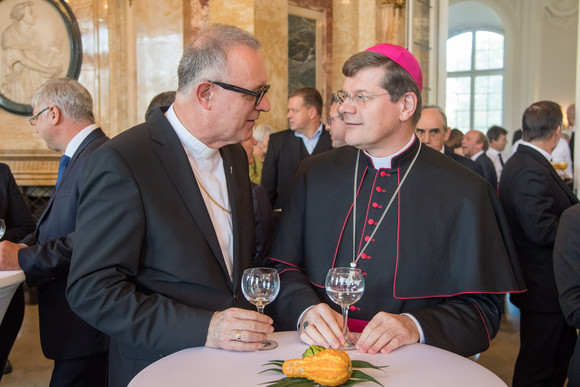 Reformationsjahr Empfang der Landesregierung zum Reformationsjubiläum Landesbischof Frank Otfried July (l.) und Erzbischof Stephan Burger (r.)