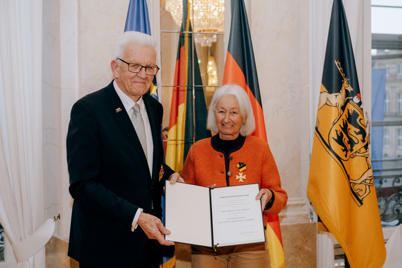 Ministerpräsident Winfried Kretschmann (links) und Verena Schiltenwolf (rechts)