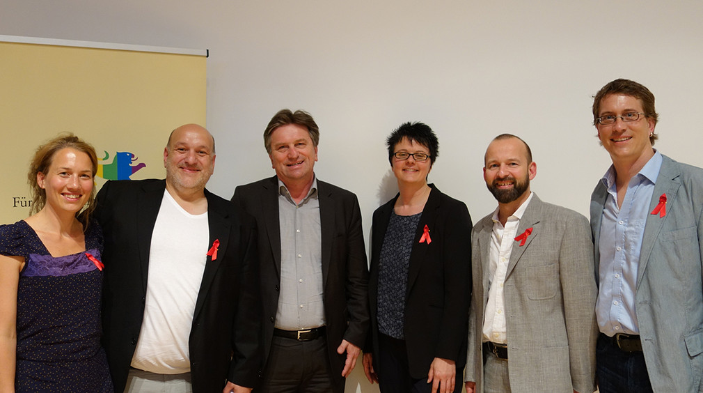 Minister Lucha mit Vertreterinnen und Vertretern der Aidshilfen aus Baden-Württemberg 