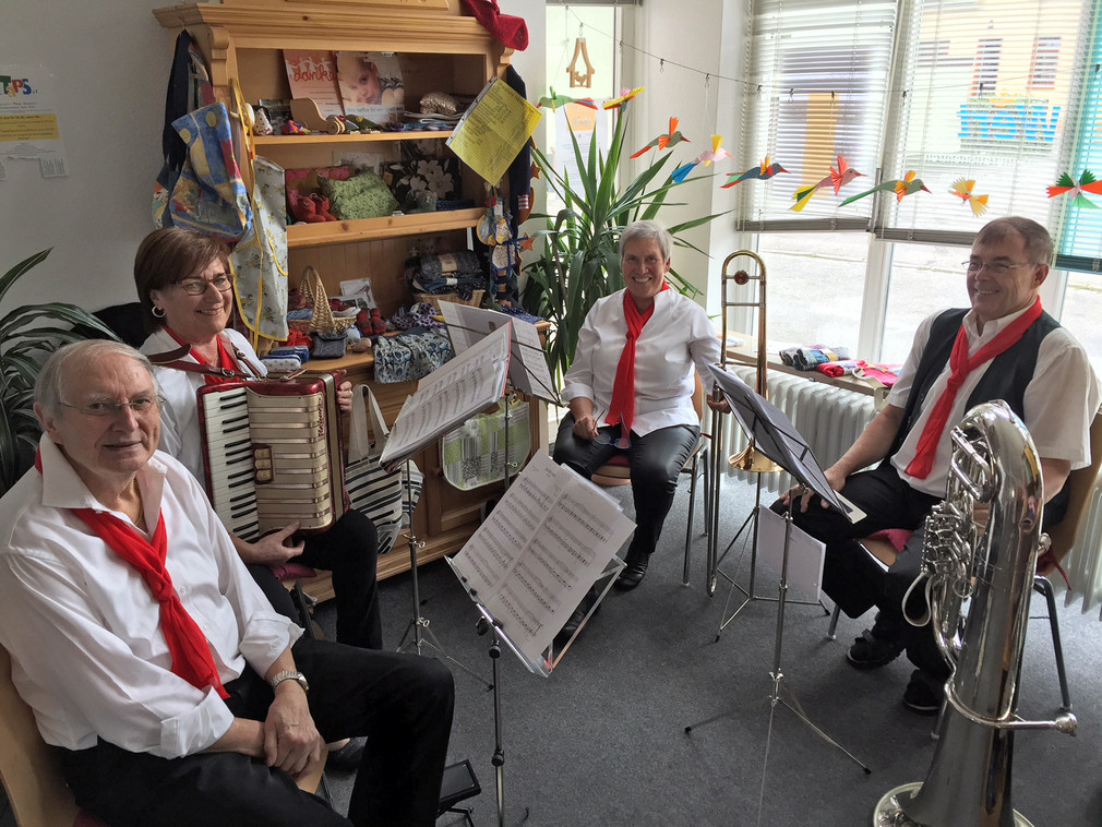 Vier Musiker des hauseigenen Quartetts im Mehrgenerationenhaus „Generationentreff LebensWERT“ in Bad Dürrheim