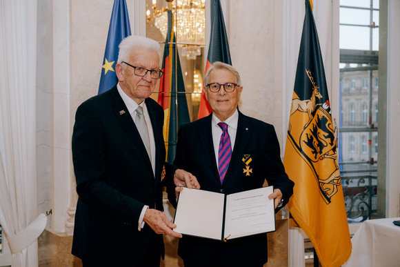 Ministerpräsident Winfried Kretschmann (links) und Dipl.-Ing. Wolfgang Scheidtweiler (rechts)