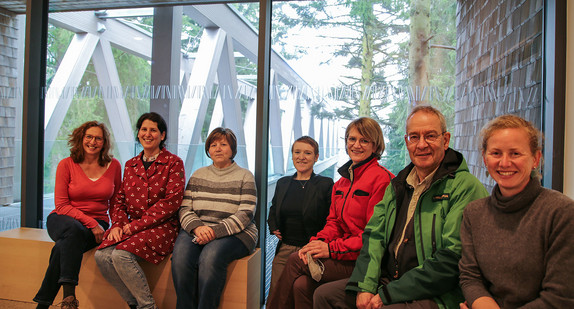Gruppenbild: Landes-Behindertenbeauftragte Simone Fischer mit Vertretern der Leitung des Nationalparks Schwarzwald