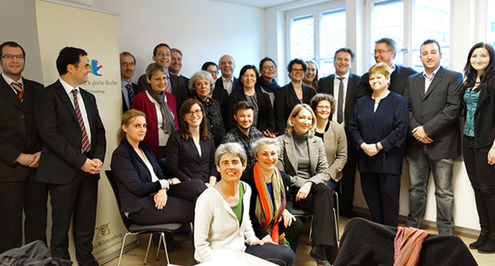 Der Landesbeirat „Für Akzeptanz und gleiche Rechte Baden-Württemberg“ bei seiner konstituierenden Sitzung am 23.11.2016