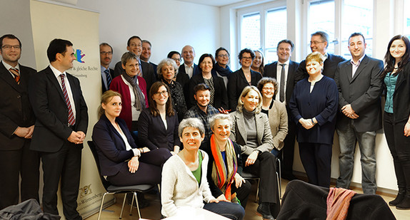 Der Landesbeirat „Für Akzeptanz und gleiche Rechte Baden-Württemberg“ bei seiner konstituierenden Sitzung am 23.11.2016