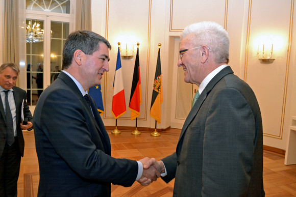 Antrittsbesuch Kretschmann empfängt Präsidenten der Region Grand Est Ministerpräsident Winfried Kretschmann (r.) und der Präsident der französischen Region Grand Est, Jean Rottner (l.)