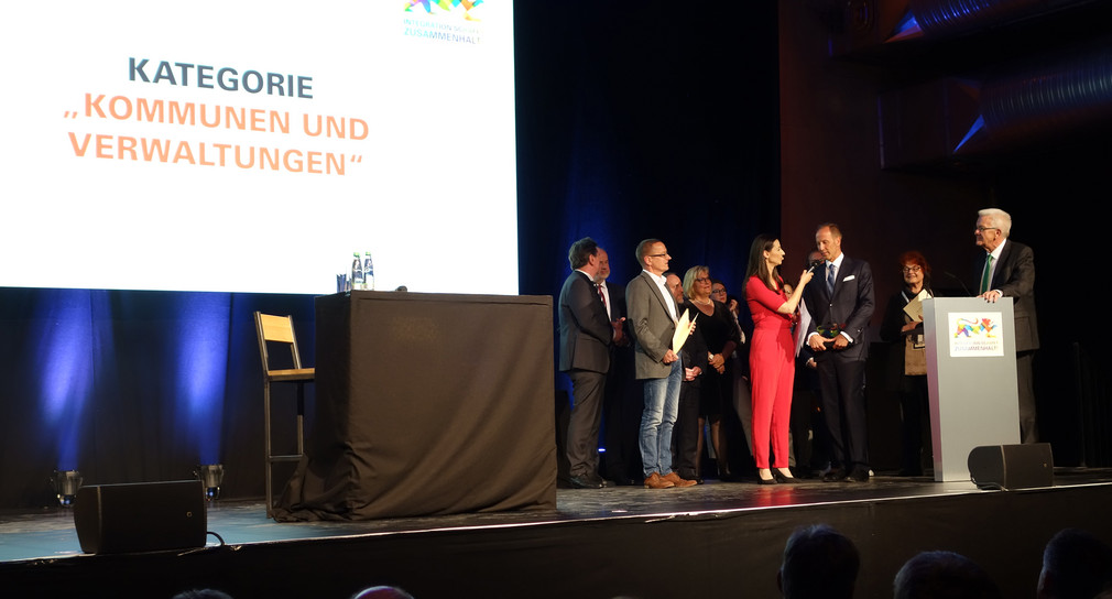 Erstplatzierten in der Kategorie „Kommunen und Verwaltungen“: Integration in der Stadt, Ravensburg auf der Bühne