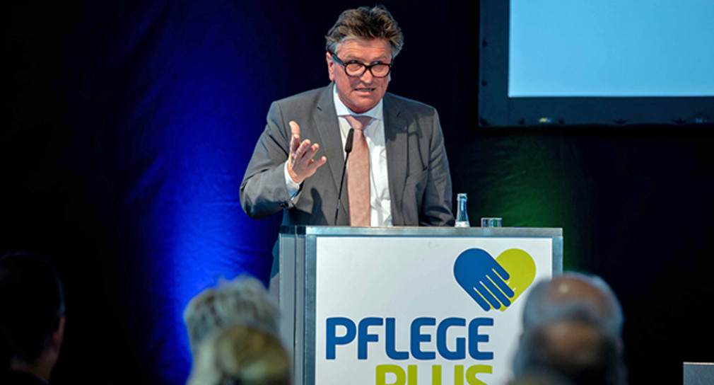 Minister Manne Lucha bei seiner Eröffnungsrede auf Fachmesse „Pflege Plus“ am 15. Mai 2018 in Stuttgart