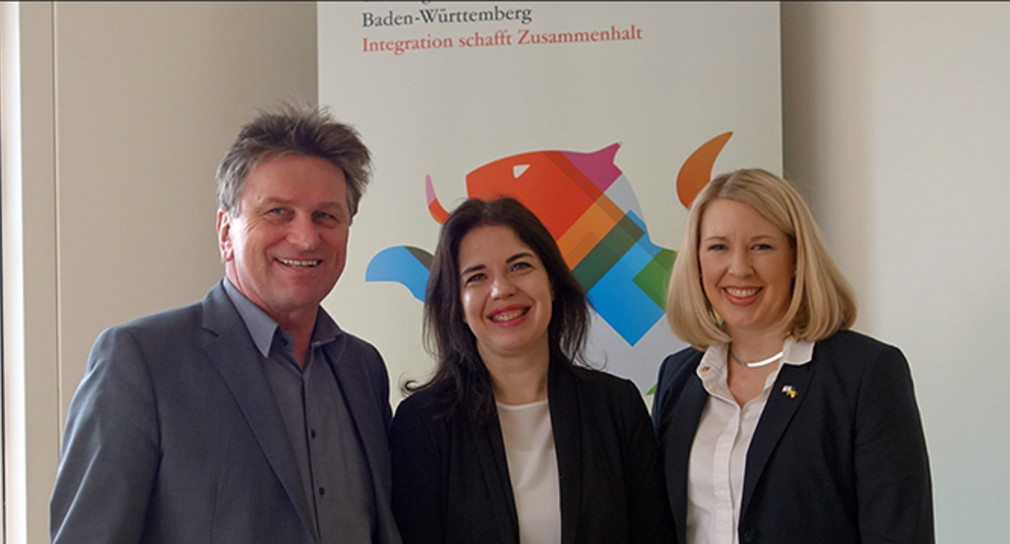 Minister Manne Lucha, Sandra Simovich, israelische Generalkonsulin für Süddeutschland, und Maren Steege, Repräsentantin des Generalkonsulats in Baden-Württemberg am 26. Februar 2018 in Stuttgart