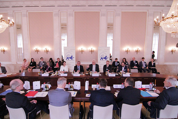Europa Expertenforum zum Europadialog nimmt Arbeit auf Erste Sitzung des Expertenforums im Rahmen des Europadialogs