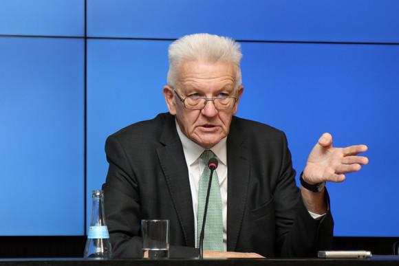 Pressekonferenz Exzellenzgymnasium für Naturwissenschaft und Technik Ministerpräsident Winfried Kretschmann