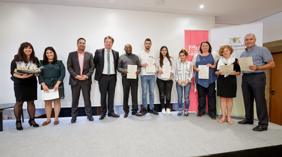 Gruppenbild der Teilnehmenden mit Minister Manne Lucha