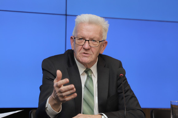 Pressekonferenz Neue Innovationsstrategie des Landes beschlossen Ministerpräsident Winfried Kretschmann bei der Regierungspressekonferenz (Bild: Staatsministerium Baden-Württemberg)