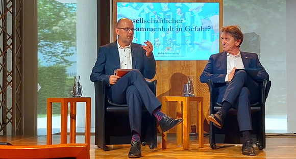 Podiumsdiskussion mit Dr. Kai Unzicker (Bertelsmann Stiftung) und Sozial- und Integrationsminister Manne Lucha