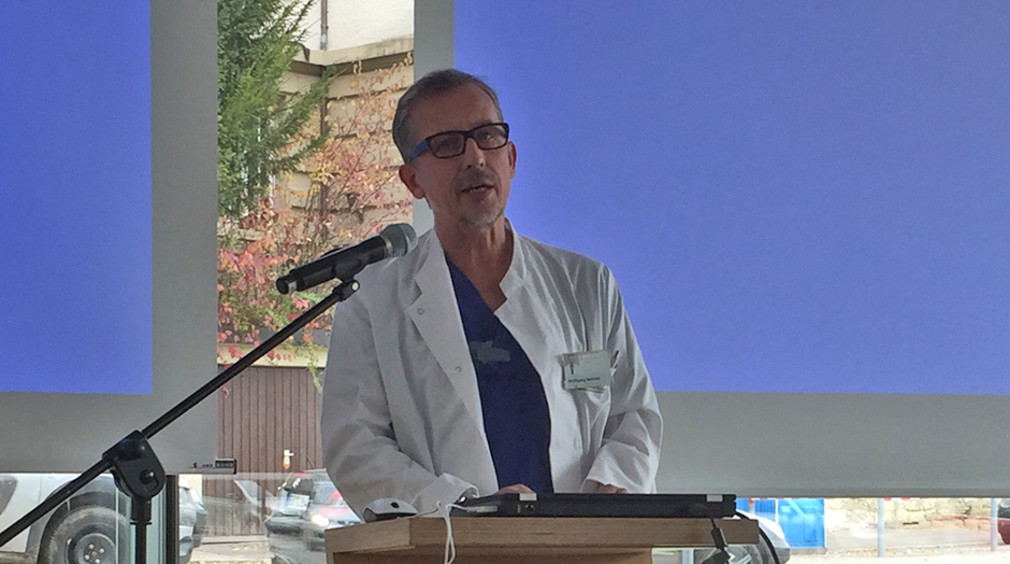 Wolfgang Bettolo, Transplantationsbeauftragter des Klinikums Stuttgart, hält die Dankesrede