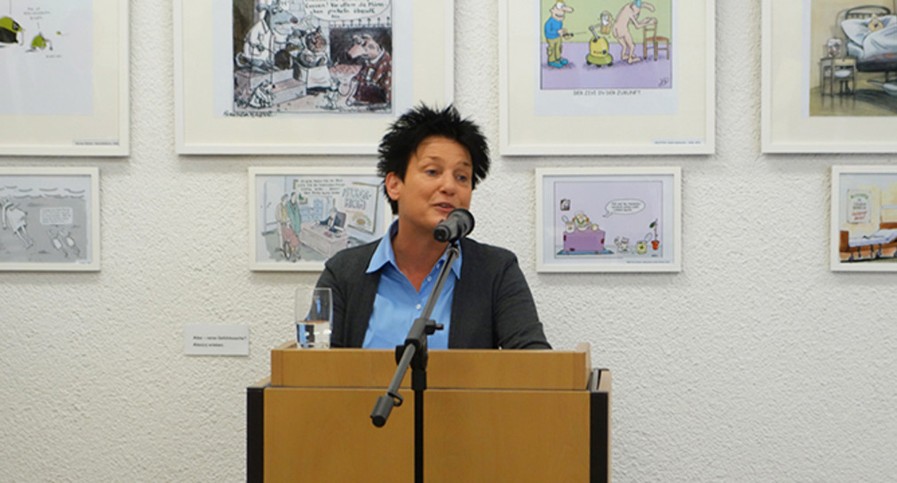 Sozialministerin Katrin Altpeter an Redepult