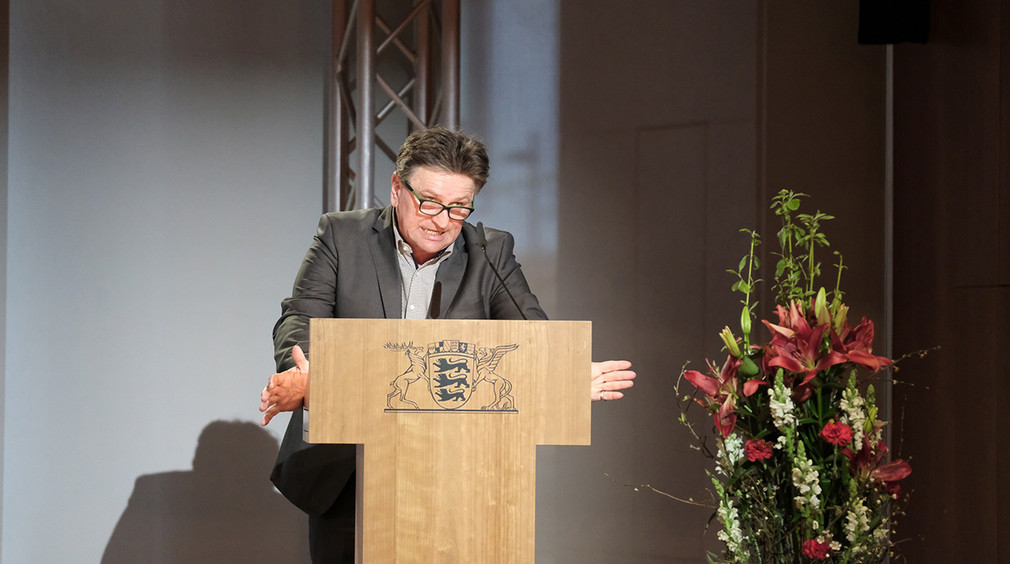 Sozial- und Integrationsminister Manne Lucha hält eine Rede in der Landesvertretung Baden-Württemberg in Berlin