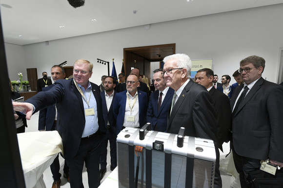 Transformation Treffen des Strategiedialogs Automobilwirtschaft in Brüssel Rundgang durch die Ausstellung