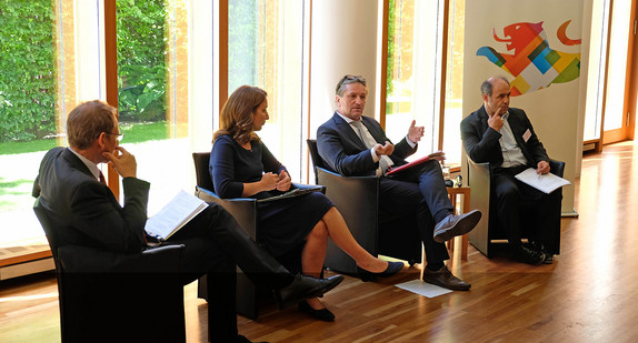 Sozial- und Integrationsminister Manne Lucha spricht in Diskussionsrunde bei Bund-Länder-Workshop am 2. Juni 2017 in Berlin