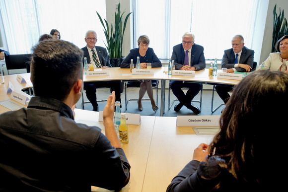 ANTRITTSBESUCH Bundespräsident Steinmeier in Baden-Württemberg Stuttgart, Rathaus: Ministerpräsident Winfried Kretschmann, Elke Büdenbender, Bundespräsident Frank-Walter Steinmeier, Oberbürgermeister Fritz Kuhn (hinten, v.l.n.r.)