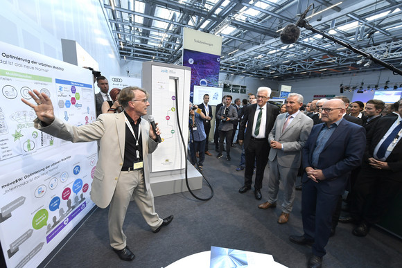 Mobilität Strategiedialog Automobilwirtschaft BW zieht erstes Resümee Rundgang auf dem Forum (Foto: © e-mobil BW / Studio KD Busch)