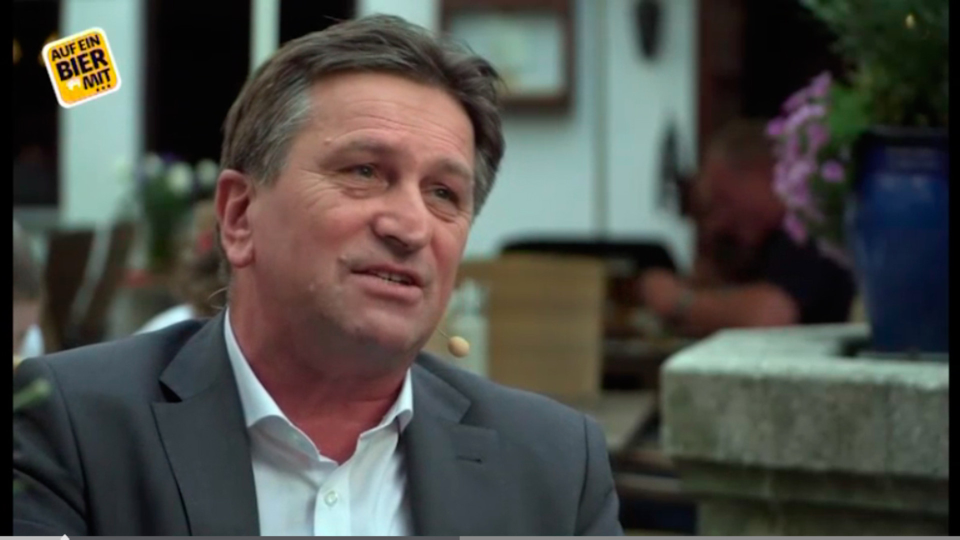 Sozial- und Integrationsminister Manne Lucha zu Gast beim Format „Auf ein Bier mit...“ von Regio TV Schwaben
