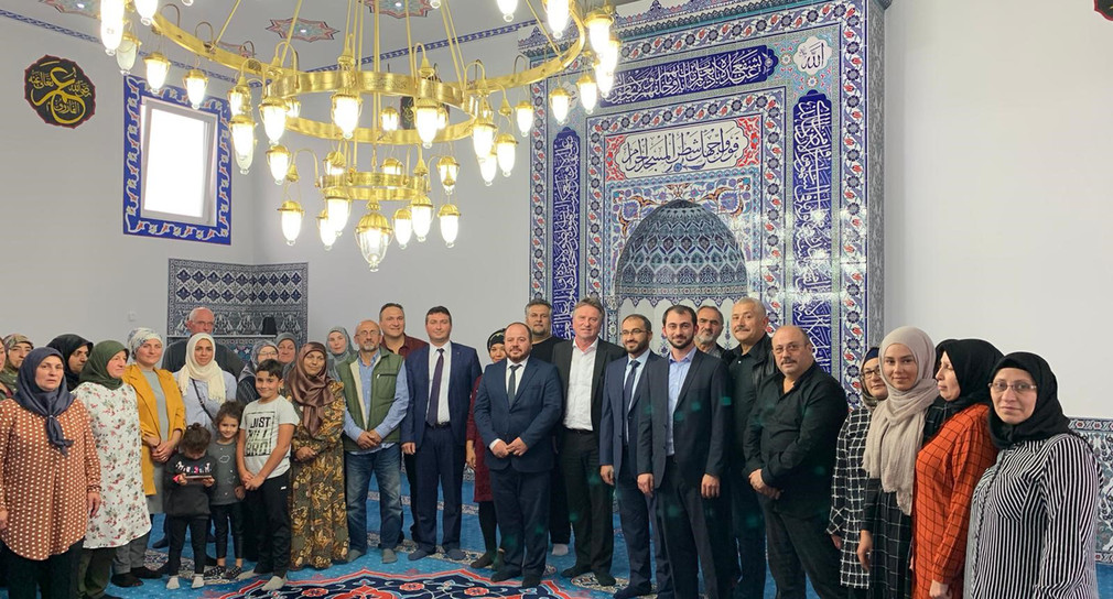 Gruppenbild mit Besuchern der Moschee in Bad Saulgau