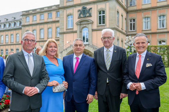 UEFA EURO 2024 Empfang anlässlich des Spiels Deutschland gegen Ungarn von links nach rechts: Innenminister Thomas Strobl, Gudrun Nopper, Ehefrau von Stuttgarts Oberbürgermeister, Ungarns Ministerpräsident Viktor Orbán, Ministerpräsident Winfried Kretschmann und Stuttgarts Oberbürgermeister Dr. Frank Nopper