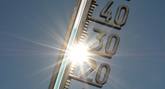 Ein Thermometer zeigt 36 Grad Celsius an.