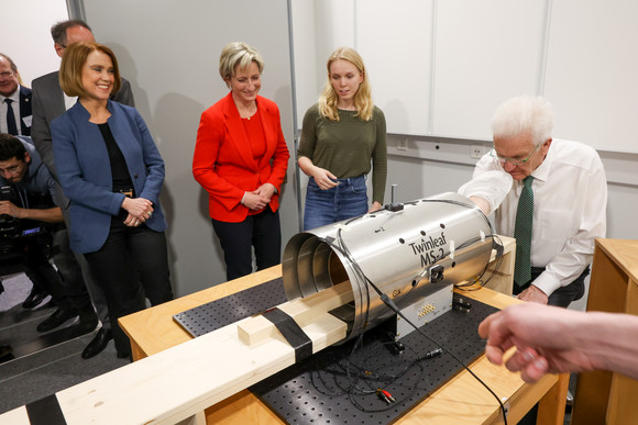 Forschung Land startet Offensive in der Quantentechnologie Auftaktveranstaltung zur Dachmarke „QuantumBW“ am Zentrum für Angewandte Quantentechnologie der Universität Stuttgart