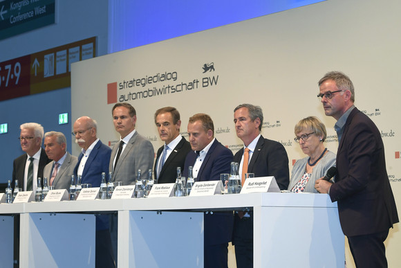Mobilität Strategiedialog Automobilwirtschaft BW zieht erstes Resümee Pressekonferenz (Foto: © e-mobil BW / Studio KD Busch)