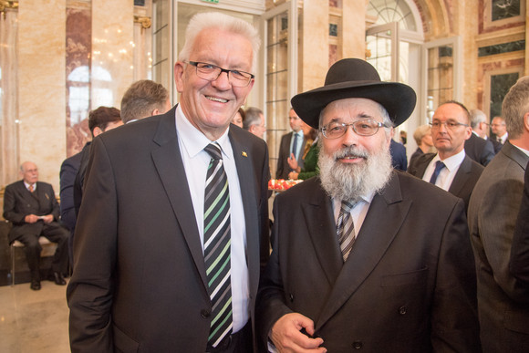 Reformationsjahr Empfang der Landesregierung zum Reformationsjubiläum Ministerpräsident Winfried Kretschmann (l.) und Landesrabbiner Netanel Wurmser (r.)