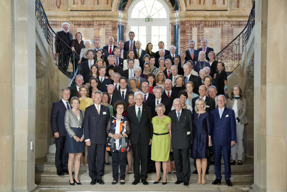 Empfang Kretschmann empfängt Vertreter aus Adelsfamilien Gruppenfoto mit Ministerpräsident Winfried Kretschmann (M.) und den Gästen