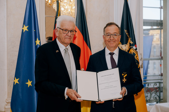 Ministerpräsident Winfried Kretschmann (links) und Prof. Dr. Nisar Peter Malek (rechts)