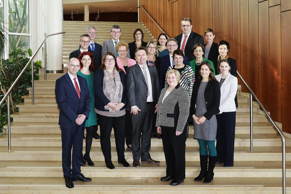 Gruppenfoto der Teilnehmerinnen und Teilnehmer der 12. Integrationsministerkonferenz in Friedrichshafen
