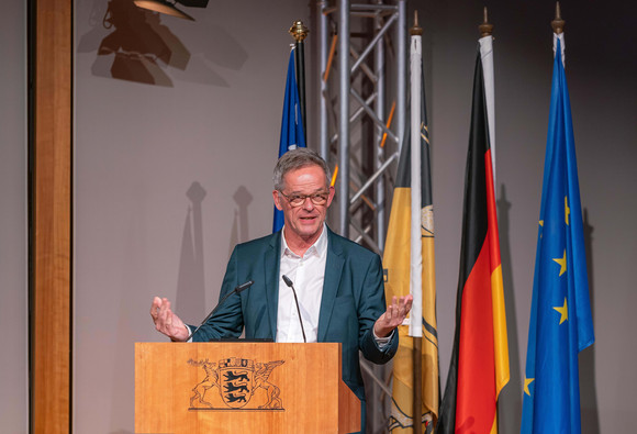 Europa 10. Donausalon zur Zukunft des Donauraums Staatssekretär Rudi Hoogvliet bei seiner Ansprache