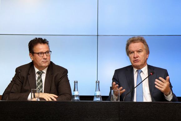 Pressekonferenz Regierungspressekonferenz Umweltminister Franz Untersteller (r.) und Landwirtschaftsminister Peter Hauk (l.)