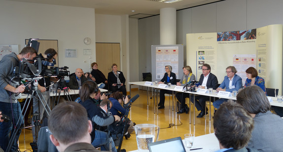 Pressekonferenz mit Minister Manne Lucha und Vertretern des Landesgesundheitsamts Baden-Württemberg
