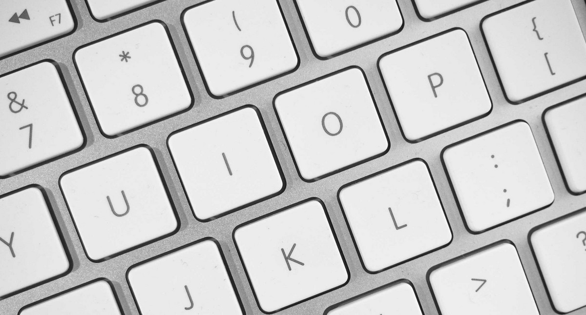 Bund-Länder-Konferenz Digitale Teilhabe und einheitliche Triage-Regelungen Nahaufnahme einer Laptoptastatur