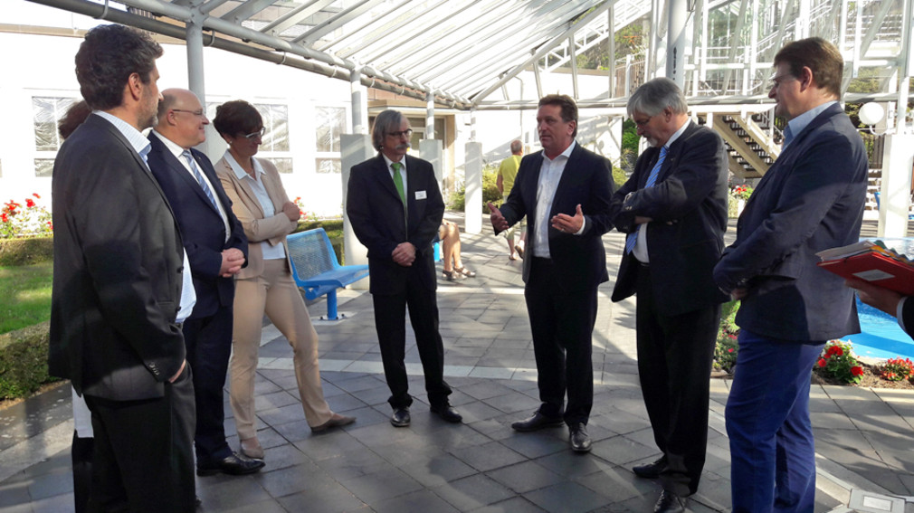 Minister Lucha besucht am 17. August 2016 die Rehaklinik in Bad Mergentheim