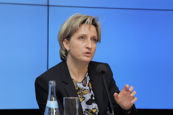 Pressekonferenz Neue Innovationsstrategie des Landes beschlossen Wirtschaftsministerin Dr. Nicole Hoffmeister-Kraut bei der Regierungspressekonferenz (Bild: Staatsministerium Baden-Württemberg)