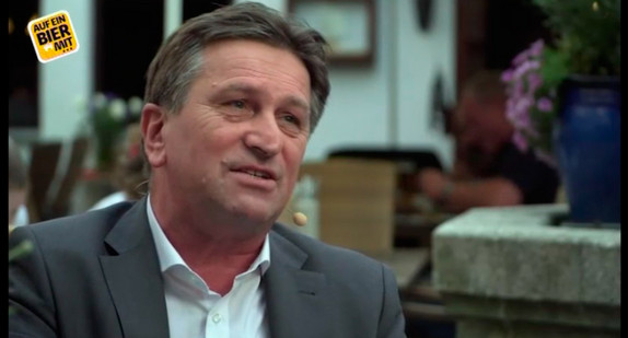 Sozial- und Integrationsminister Manne Lucha zu Gast beim Format „Auf ein Bier mit...“ von Regio TV Schwaben