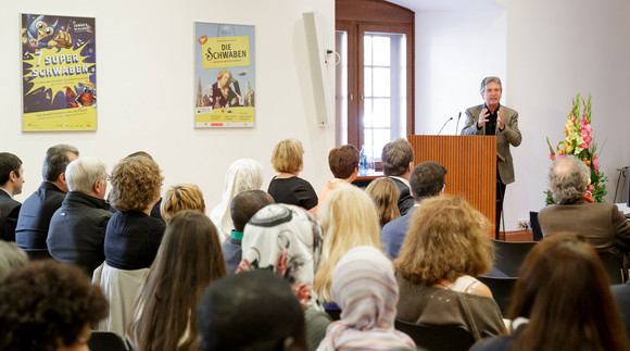 Prof. Adalbert Evers (Universität Gießen) an Redepult