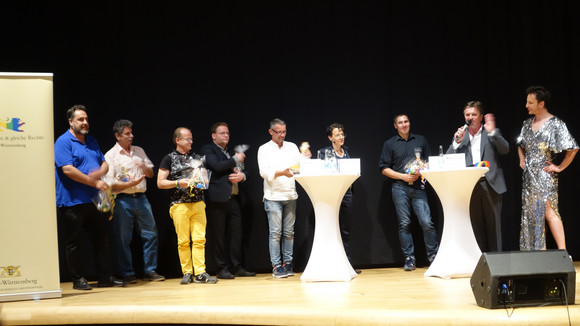 Grußwort/Podium CSD-Empfang der Landesregierung Zum Abschluss gab es eine kleine Anerkennung auch noch an weitere CSD Aktive aus dem Land.